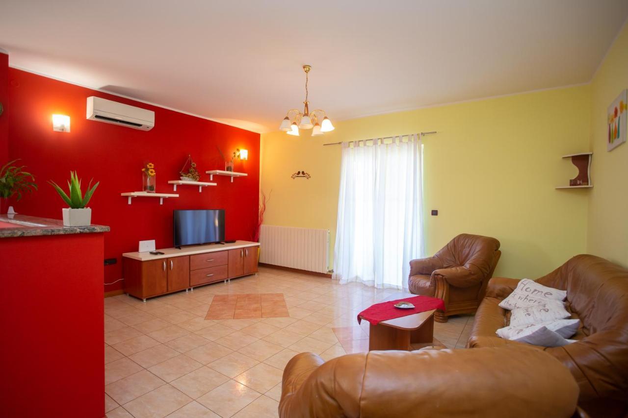 Holiday Home Labud Zminj Exterior photo